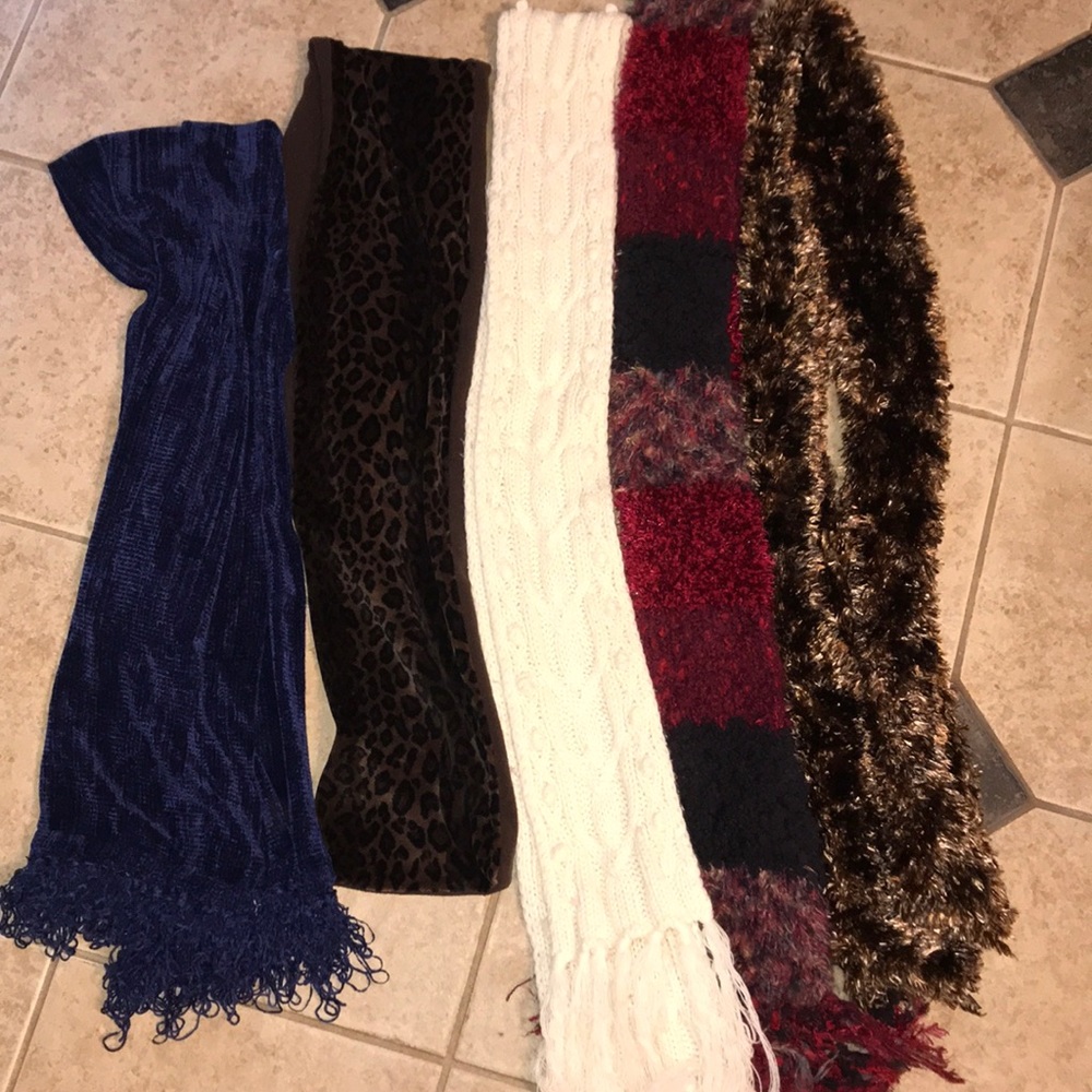 Lot of womens scarfs